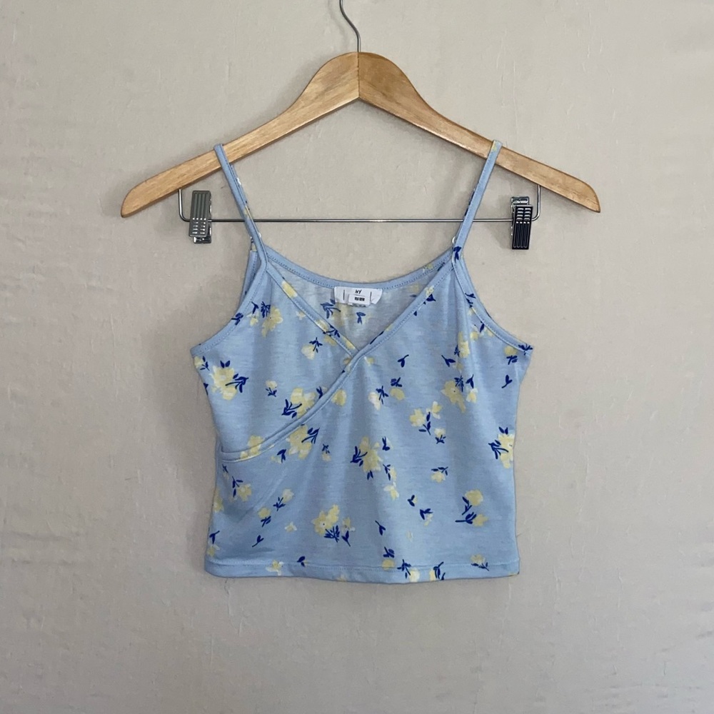 ❌SOKD❌Ivy & Main Blue & Yellow Floral Cropped Tank Top - Picture 3 of 6